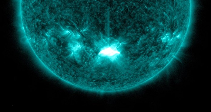 Fuerte llamarada solar: parte de la Tierra en riesgo de tormenta geomagnética