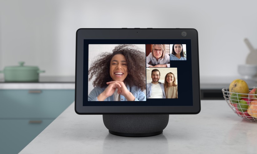 Echo Show 10 (3ª generazione)  Schermo intelligente in HD con movimento e  Alexa, Bianco ghiaccio : : Dispositivi  & Accessori