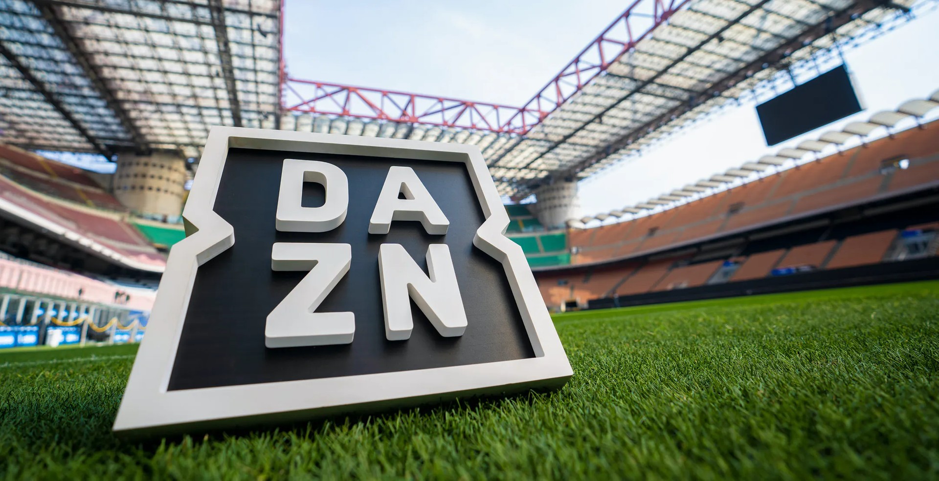 DAZN valuta abbonamenti famiglia o uso individuale per la prossima stagione  