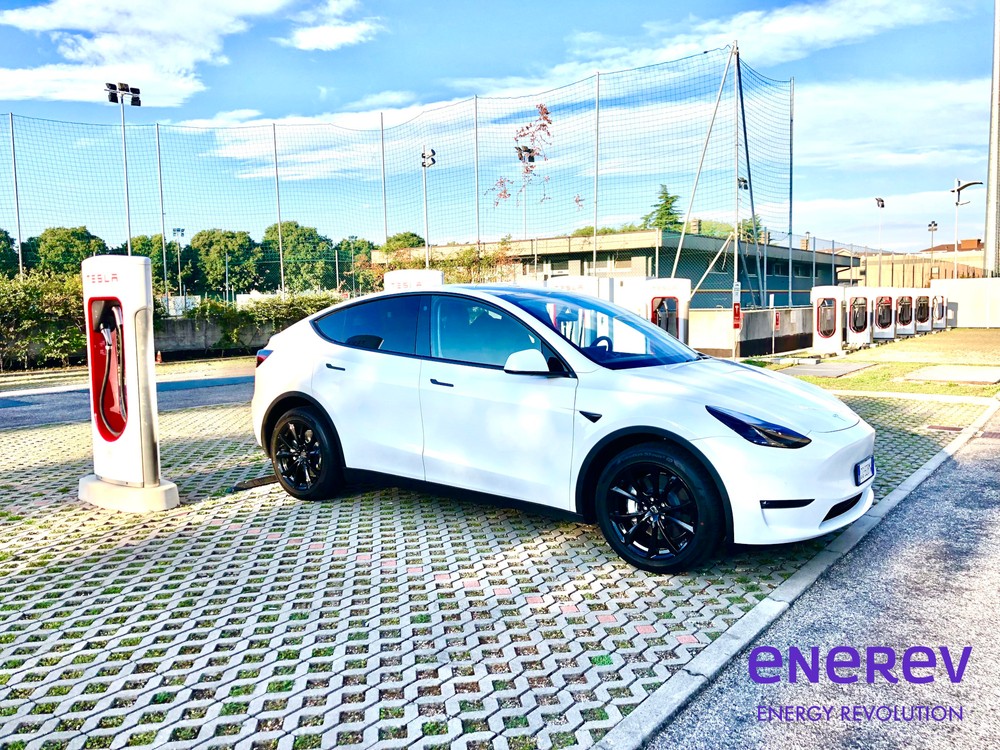 Tesla Model Y, i consumi reali sorprendono nel nostro test: autonomia e  noleggio 