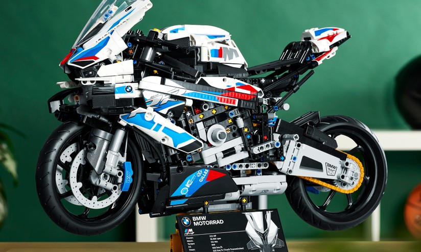 BMW M 1000 RR, ecco il kit LEGO Technic. Arriva in tempo per la Befana 