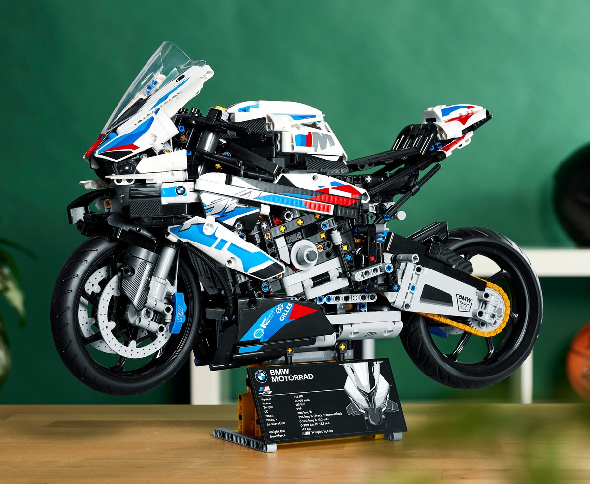 BMW M 1000 RR, aquí está el set LEGO Technic.  Llega a tiempo para Befana