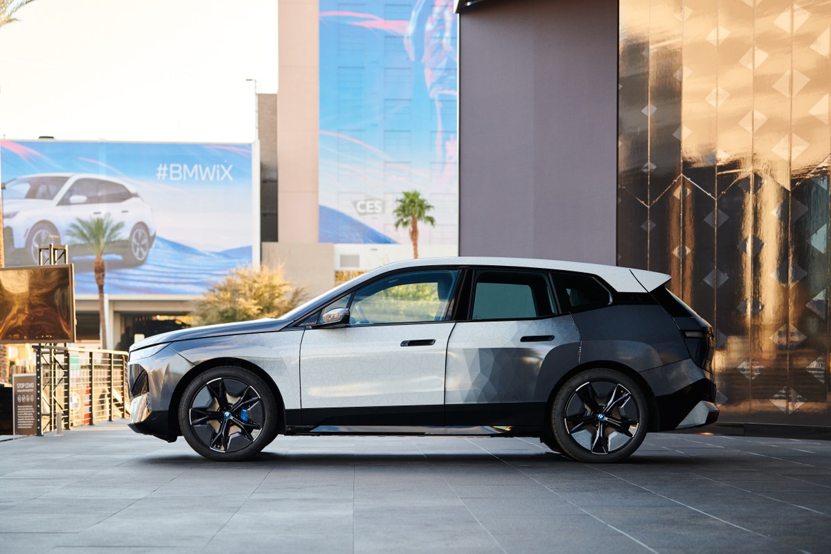 BMW iX Flow, solo un clic para cambiar el color de la carrocería