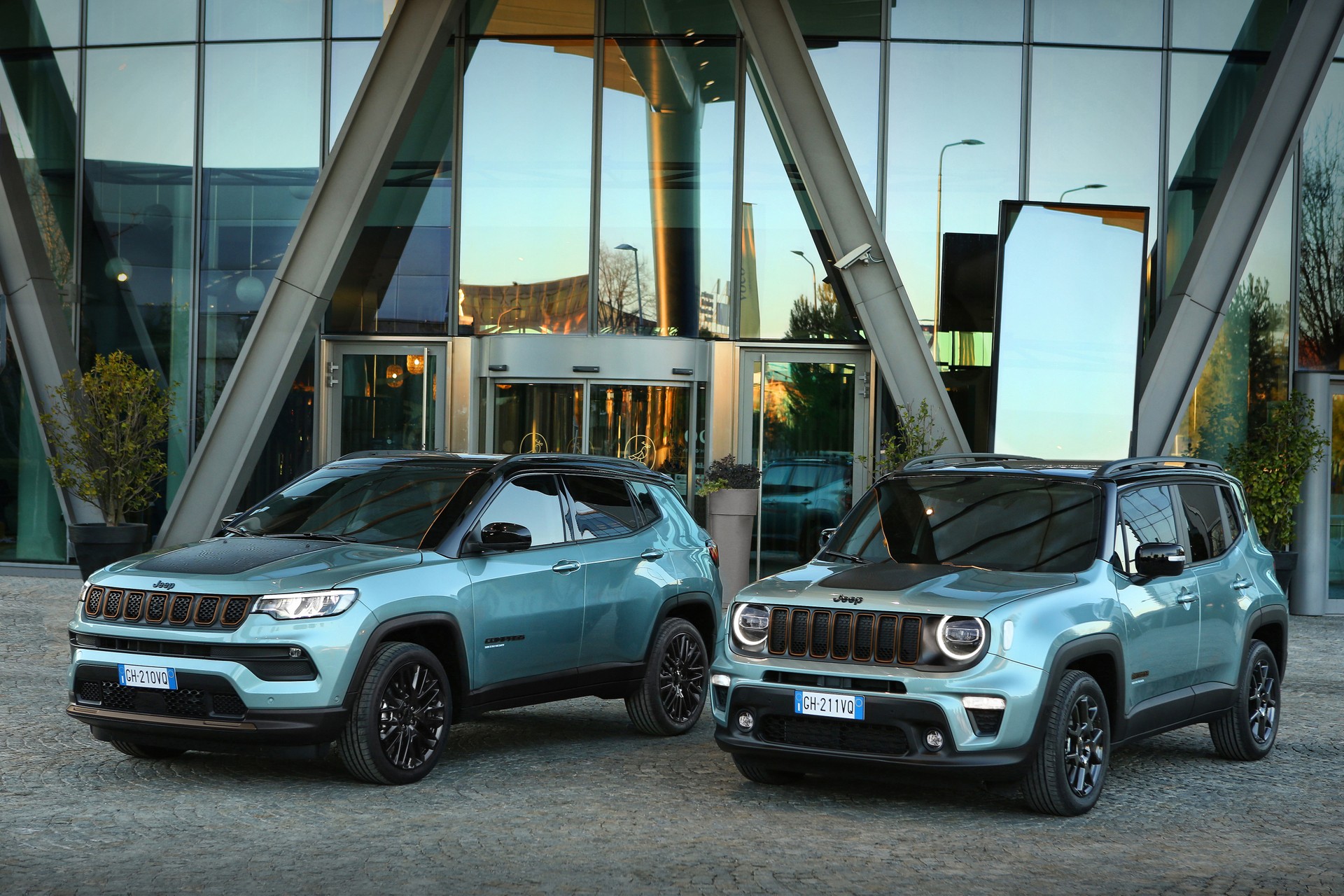 Renegade e Compass e-Hybrid, Jeep raddoppia l'offerta dell'ibrido 