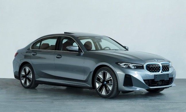 BMW Serie 3 restyling: cambierà maggiormente all'interno dell'abitacolo 
