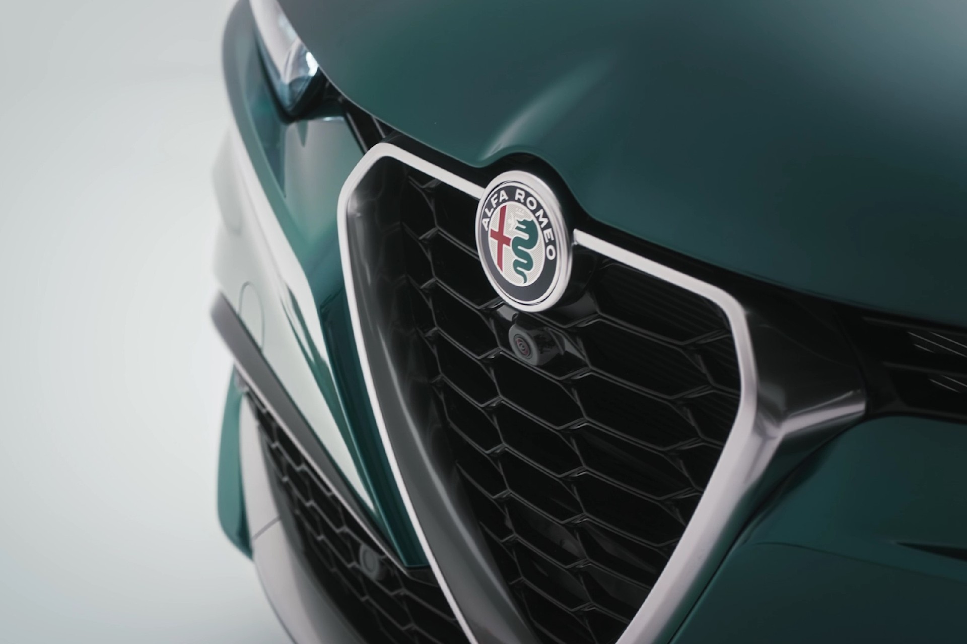 Nuova Alfa Romeo Giulia: la berlina diventa ancora più sportiva? 