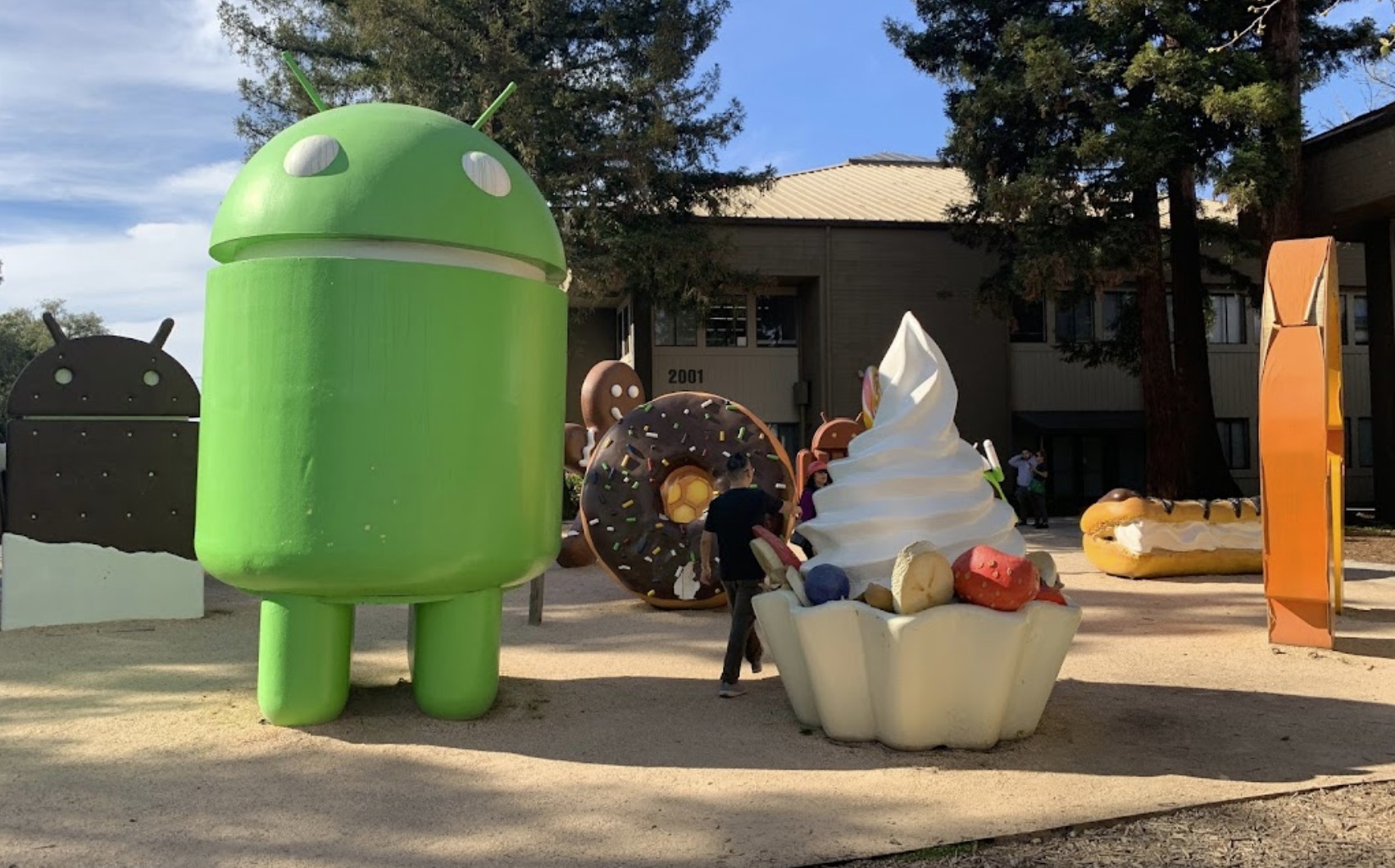 Google rimuove le sue statue di Android: tempo di manutenzione e trasloco