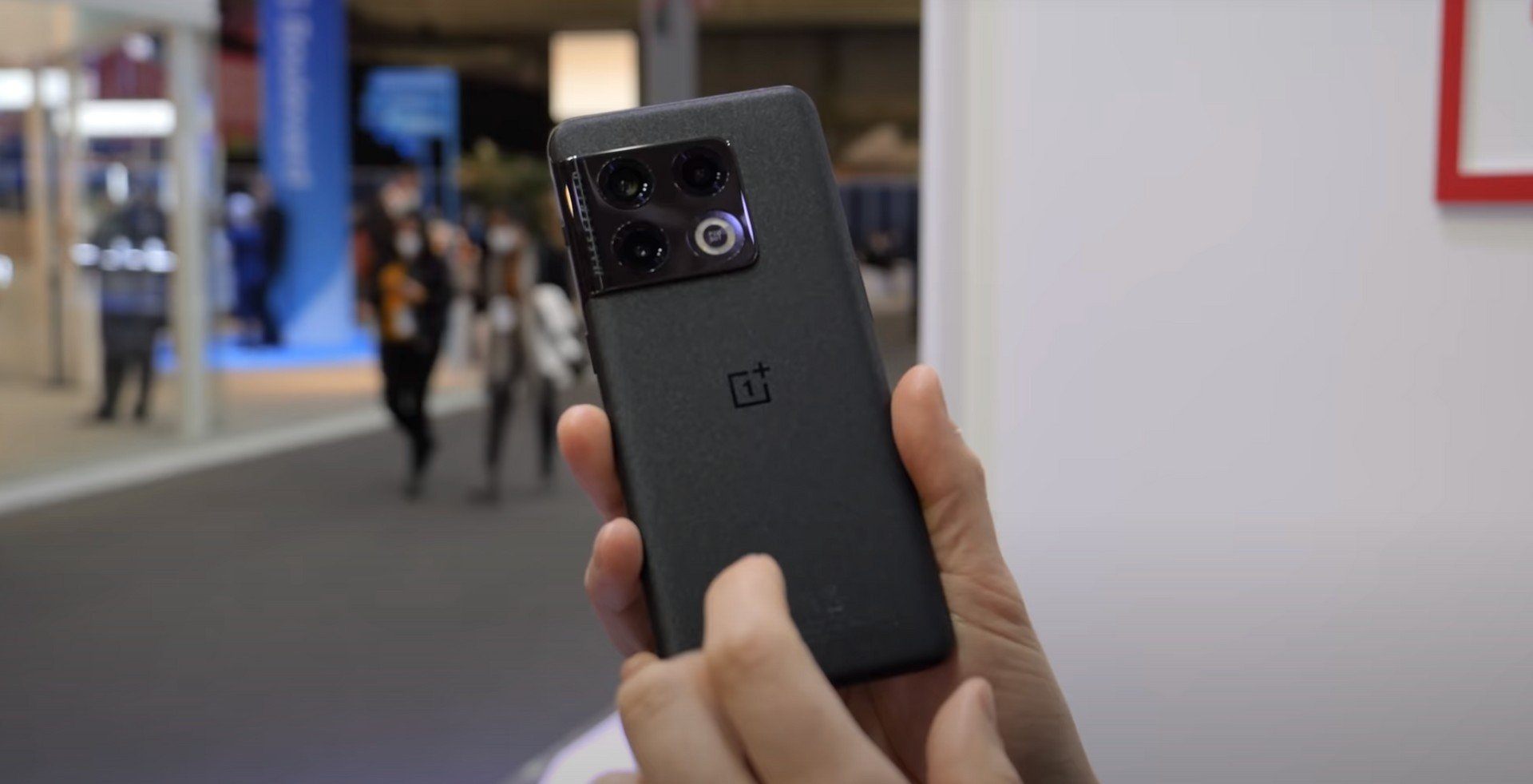 OnePlus 10 Pro pronto al debutto in Europa, ecco quanto costerà