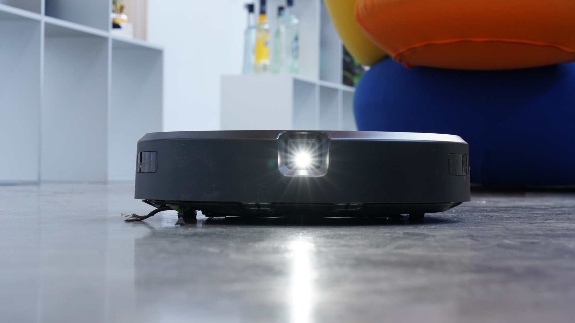 Recensione iRobot Roomba J7+: manda foto se vede un ostacolo