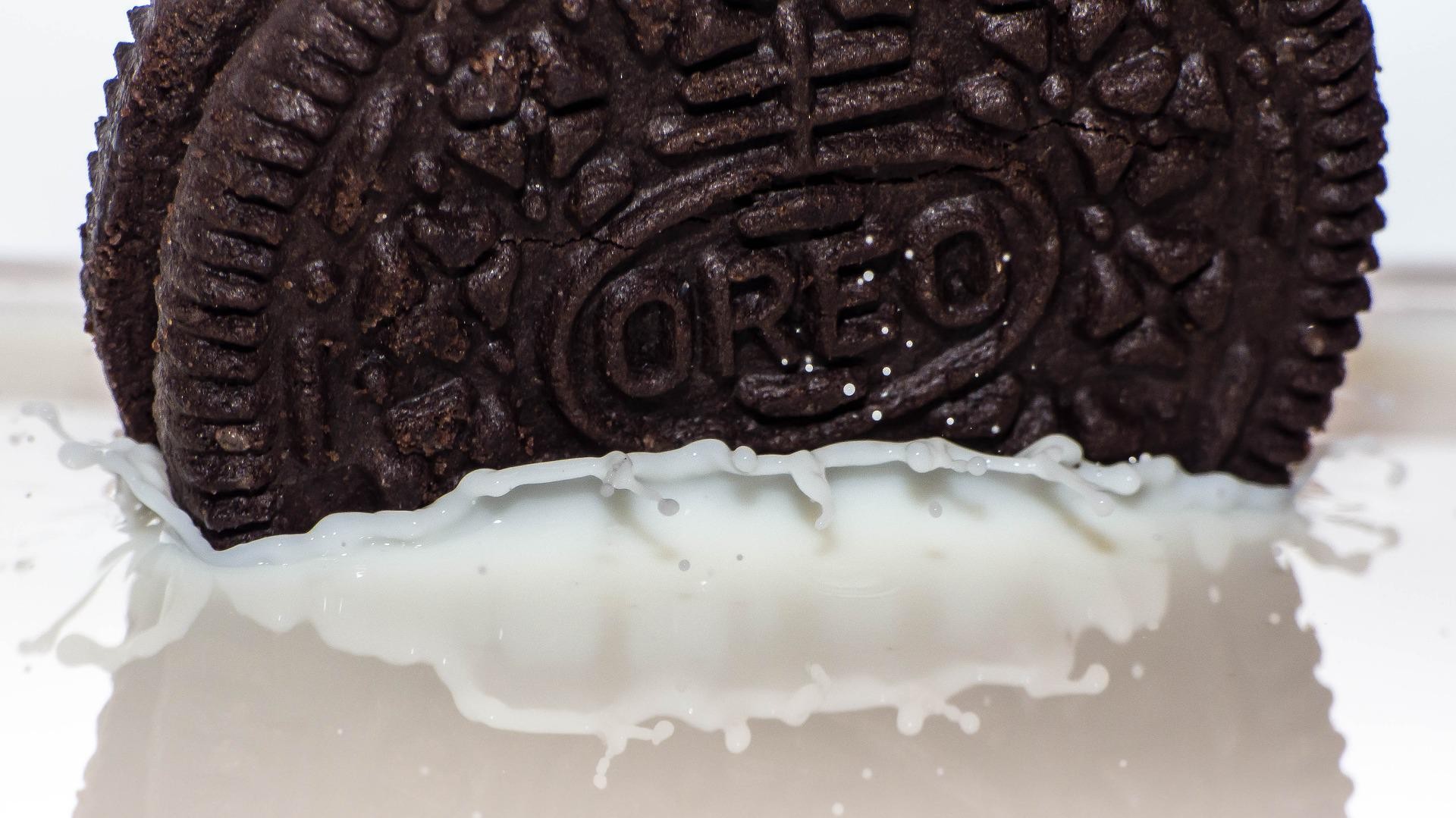 Oreo, aprire il biscotto non è una scienza esatta