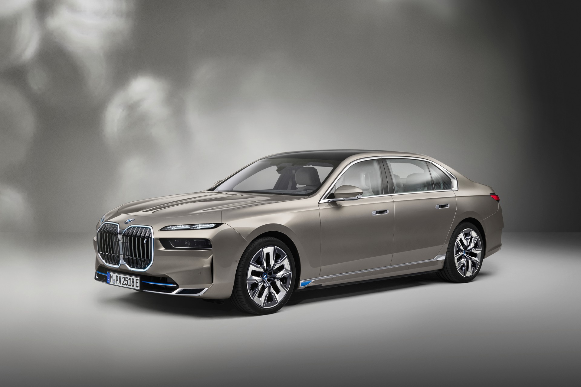 Nuova BMW Serie 7, in Europa debutta l'elettrica i7 