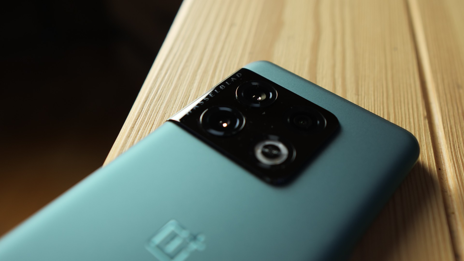 OnePlus 10 Pro, arriva la prima Developer Preview di Android 13