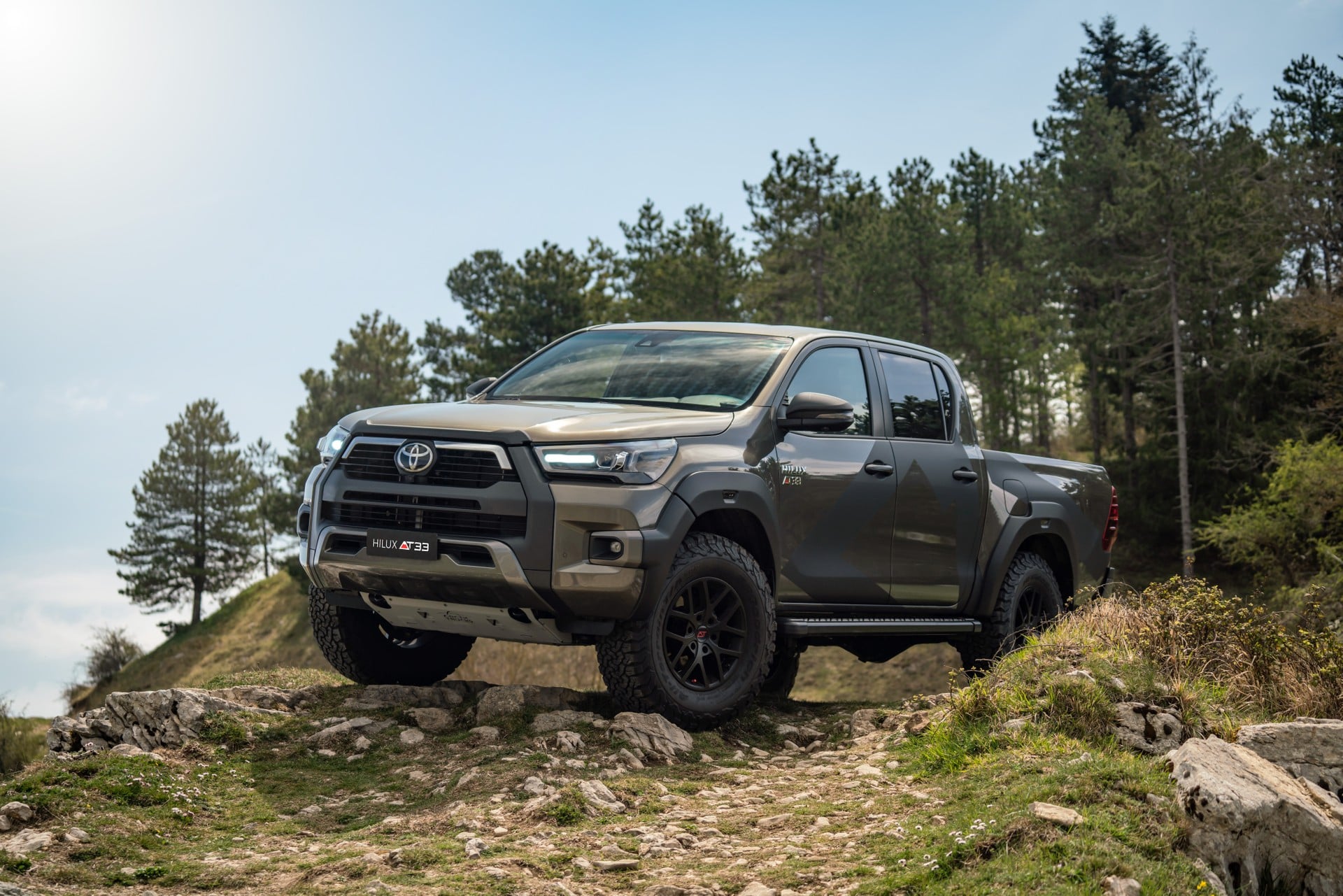 Toyota Hilux, arriva in Italia l'allestimento speciale AT33 Arctic Trucks