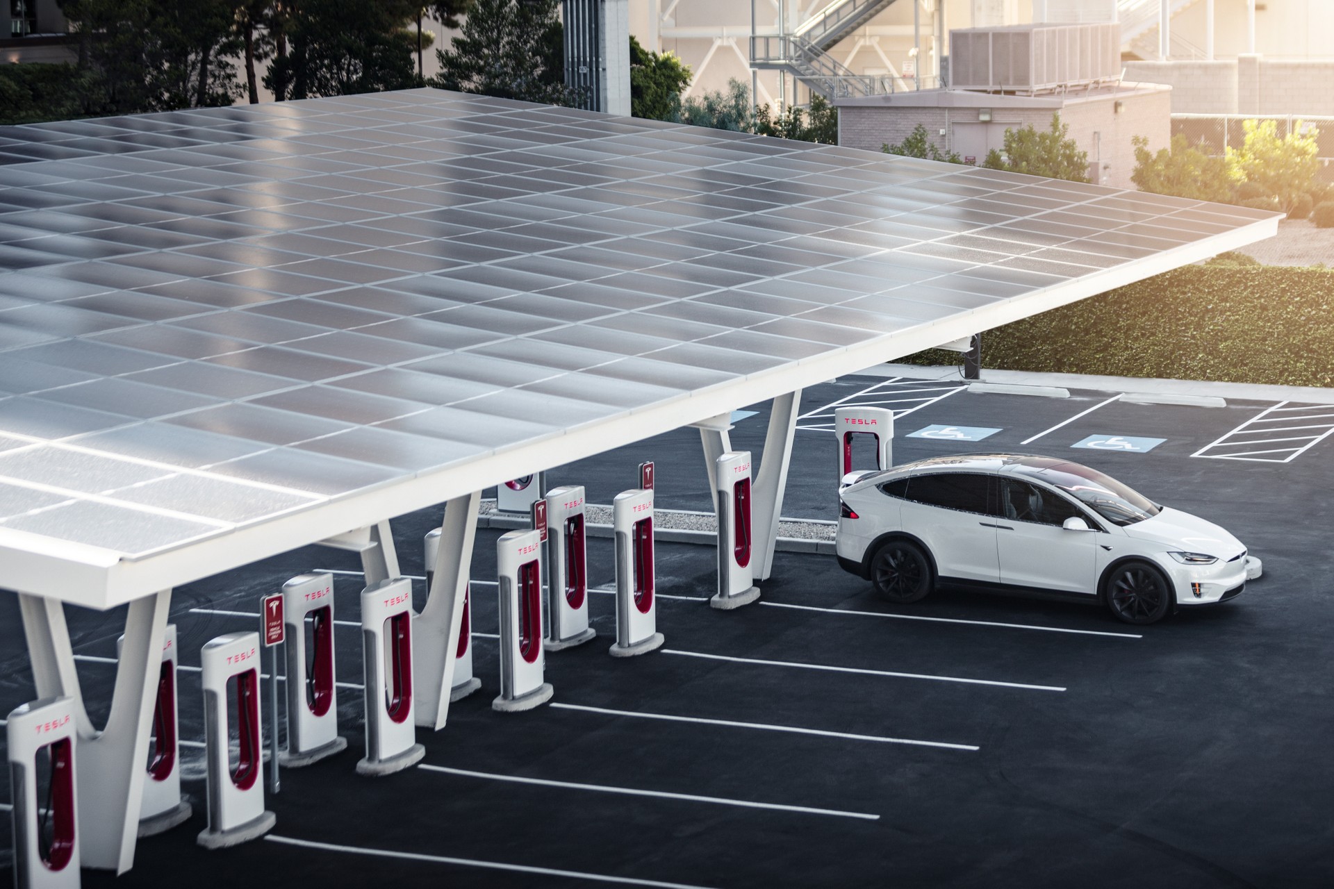 Tesla apre a tutti i Supercharger in molti nuovi P &hellip;