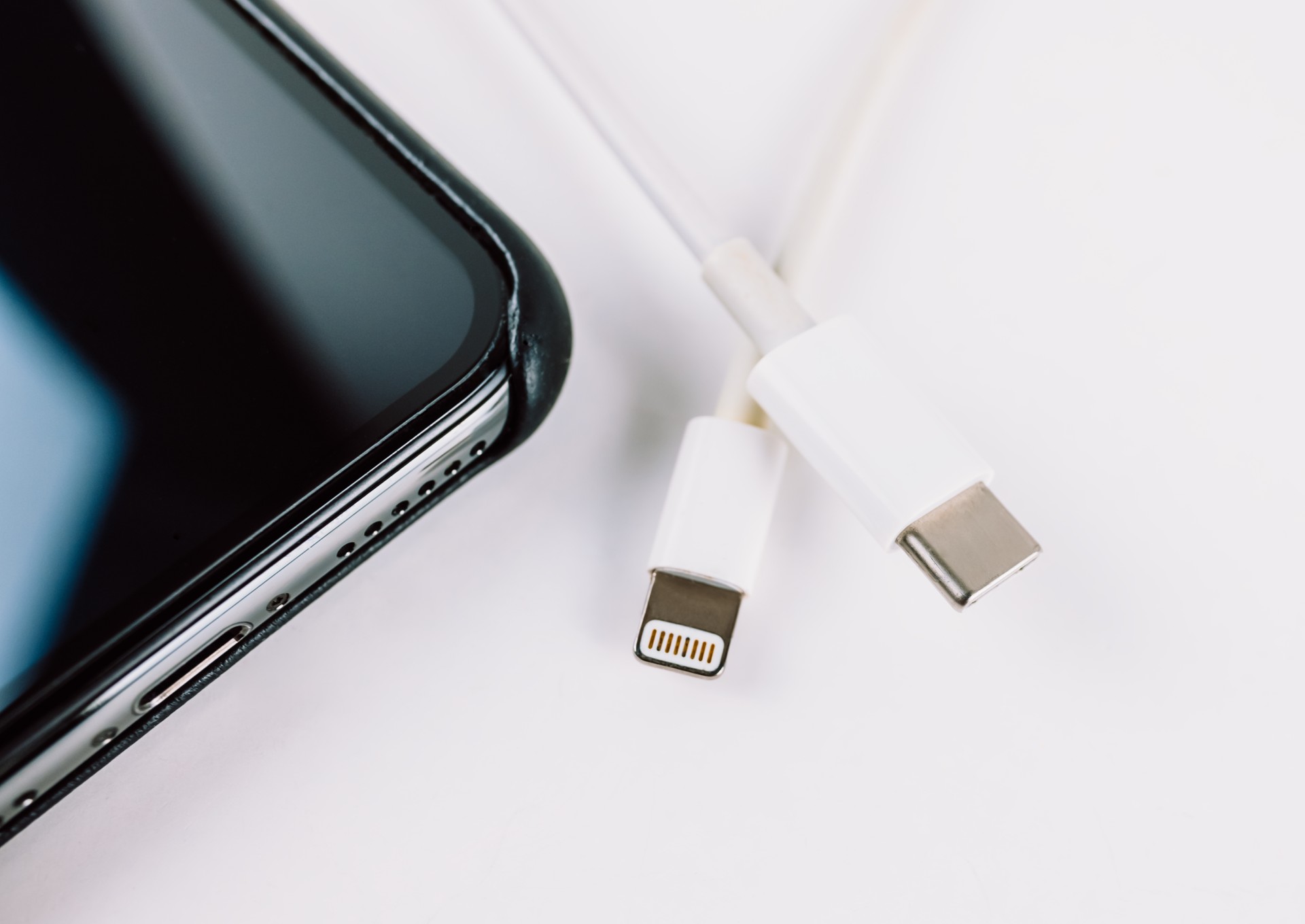 iPhone 15 con USB-C? UE riuscirà a imporsi? Il punto sul connettore unico