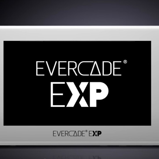 Evercade annuncia la console portatile EXP: è per gli amanti del