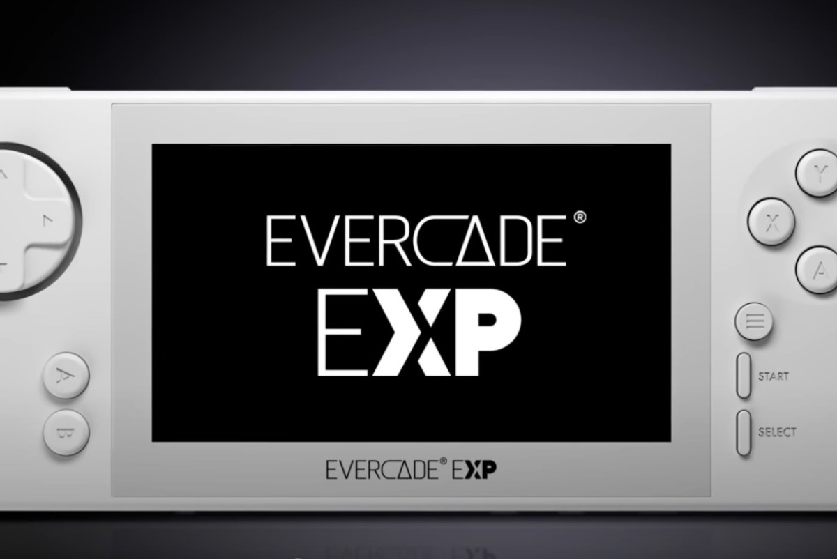 Evercade annuncia la console portatile EXP: è per gli amanti del  retrogaming 