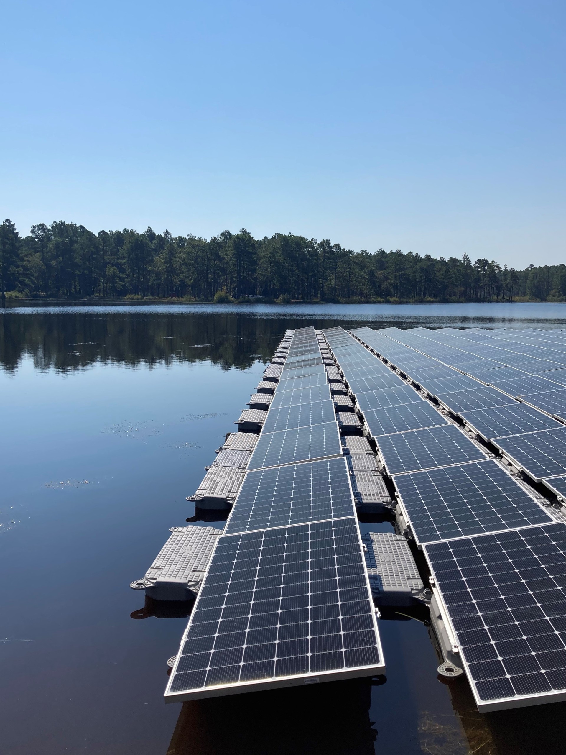 Nos EUA, o exército verde: um enorme sistema fotovoltaico flutuante é inaugurado
