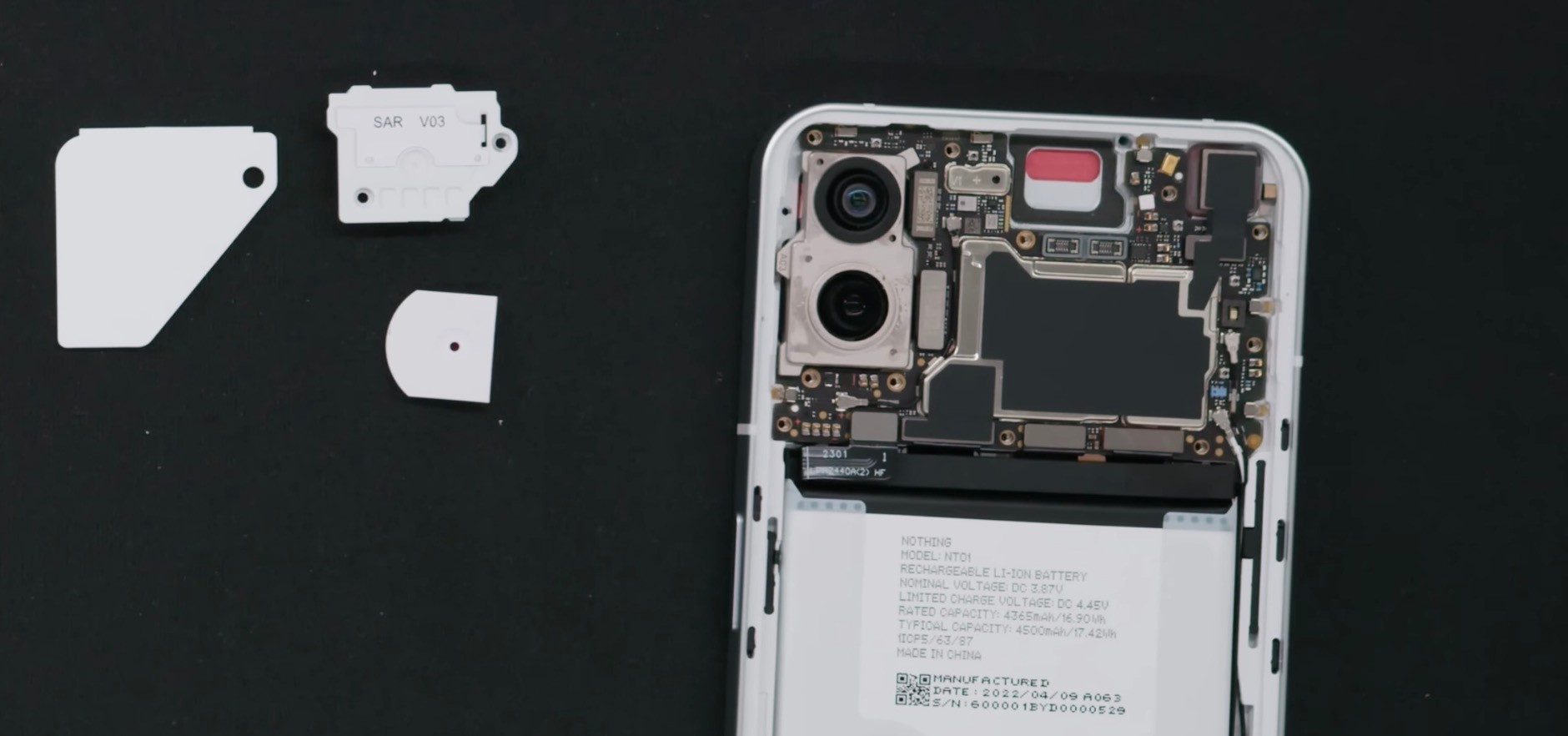 Nothing Phone (1): svelati in video i primi dettagli della costruzione