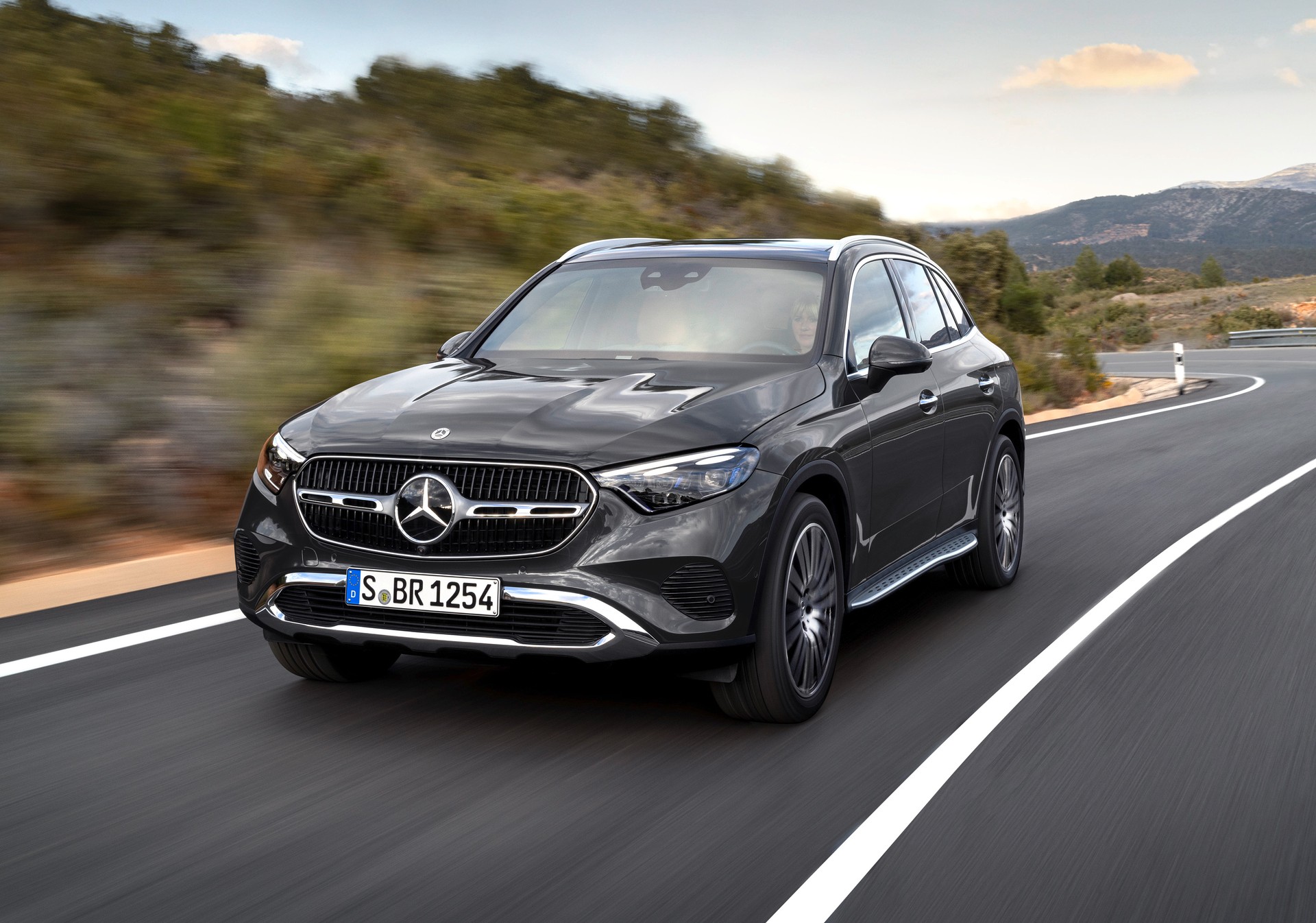 Nuova Mercedes GLC arriva in Italia. Prezzi da 61.345 euro