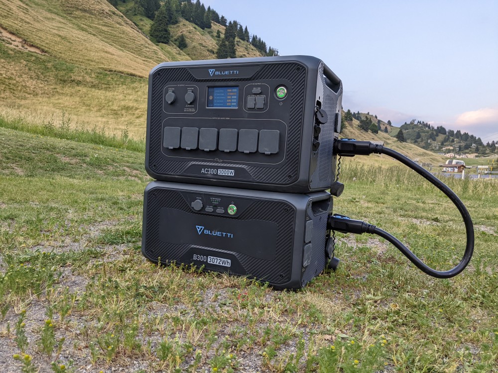 Power station BLUETTI AC300 + B300 generatore di