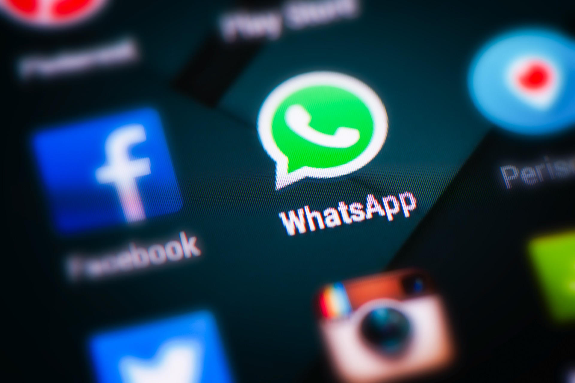 WhatsApp, didascalia in test anche per la condivisione di video, GIF e documenti