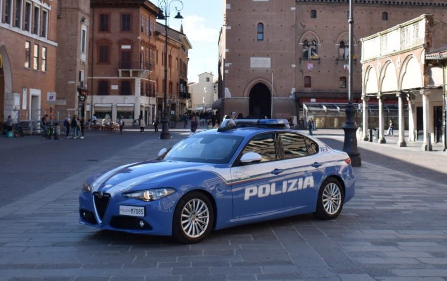 Auto della polizia di stato in vendita best sale