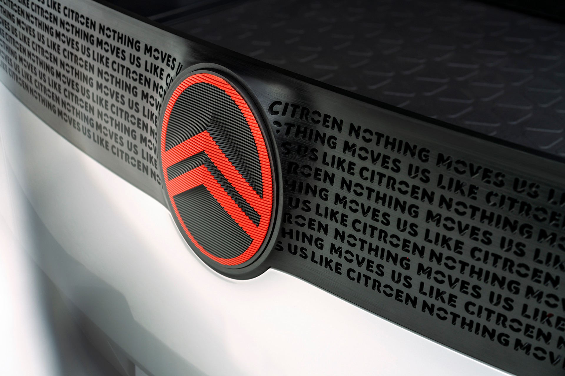 Citroen, un nuovo logo per l'era elettrica 