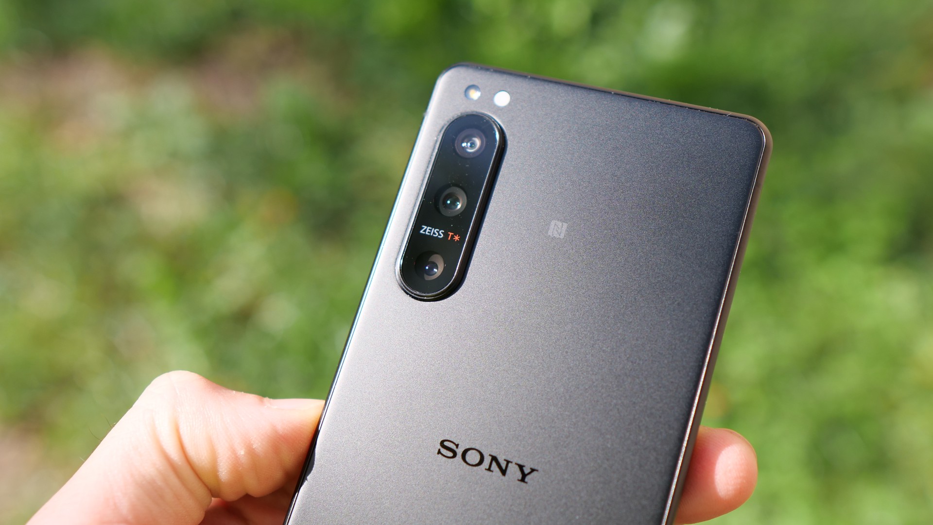 Sony Xperia 5 VI, il tramonto dei compatti: non arriverà quest'anno, e forse mai