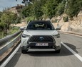 Toyota Corolla Cross (2022): prova su strada, consumi del nuovo ibrido full | Video