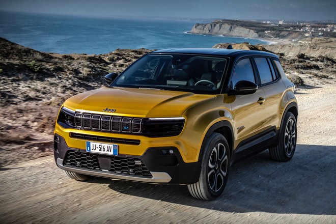 Jeep Avenger, debutta il B-SUV elettrico: 156 CV e fino a 400 km di
