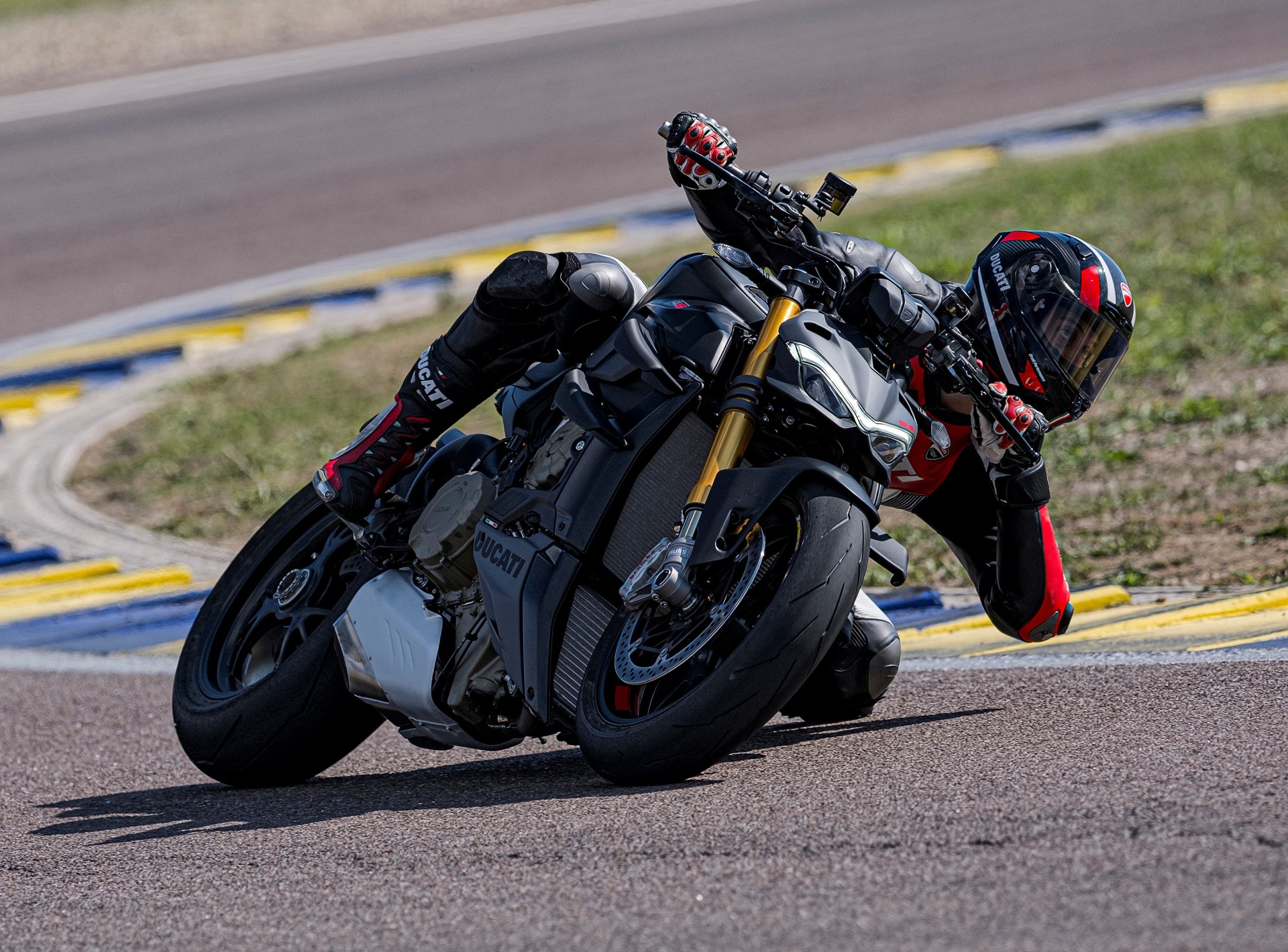 Ducati Streetfighter v4