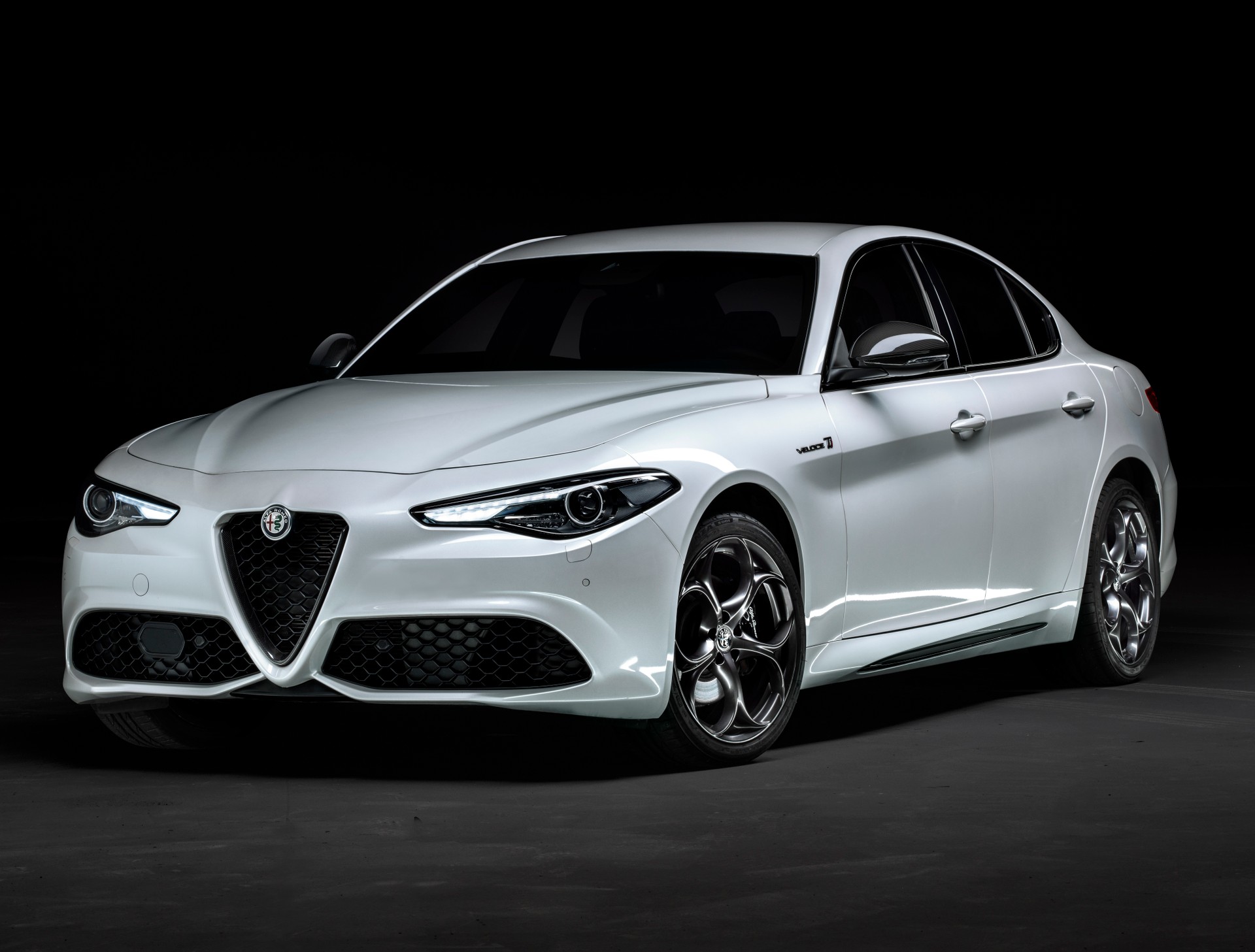 Alfa Romeo Giulia, continua il lavoro sul restyling: nuove foto spia 