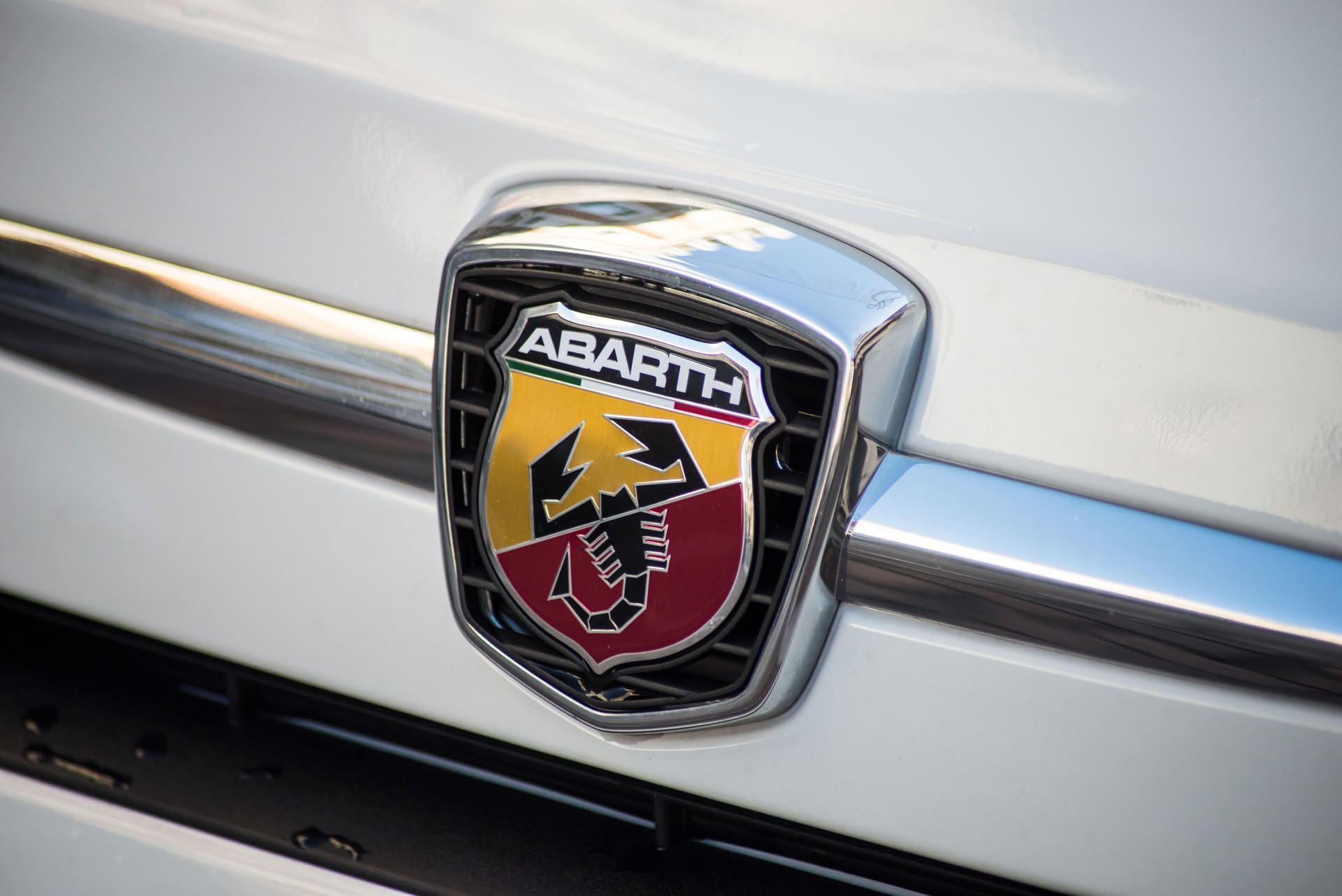 Abarth машина значок