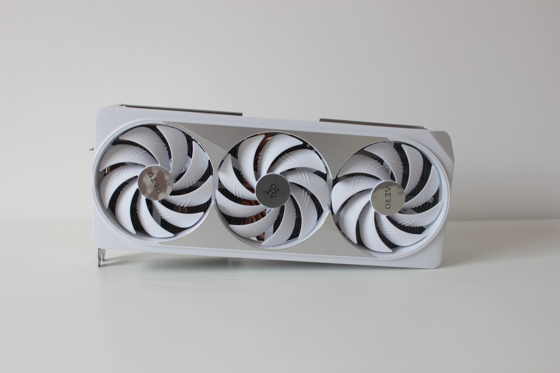 Recensione Gigabyte GeForce RTX 4080 AERO OC: Potente e imponente