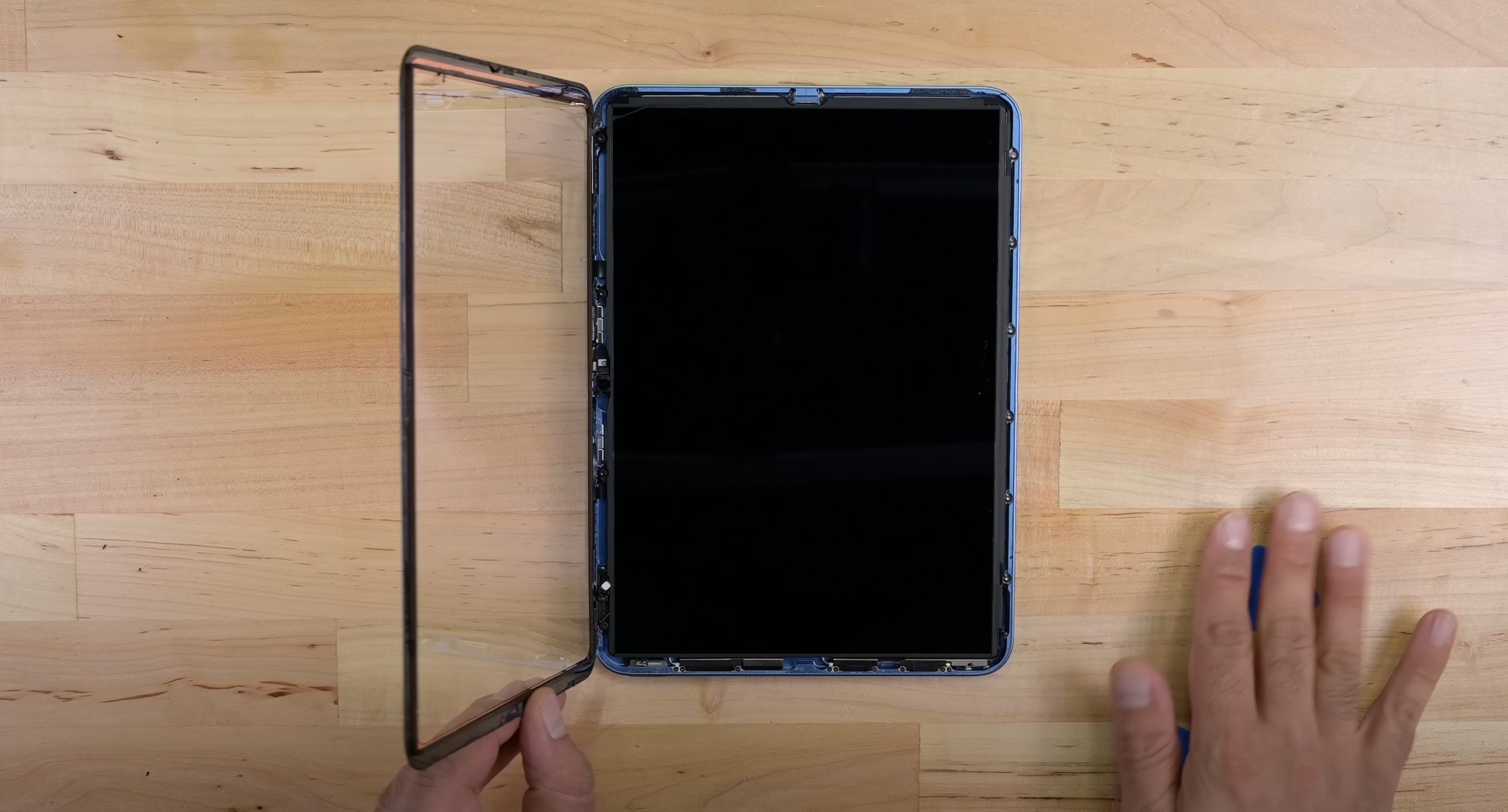 iPad 10 senza segreti nel teardown di iF …