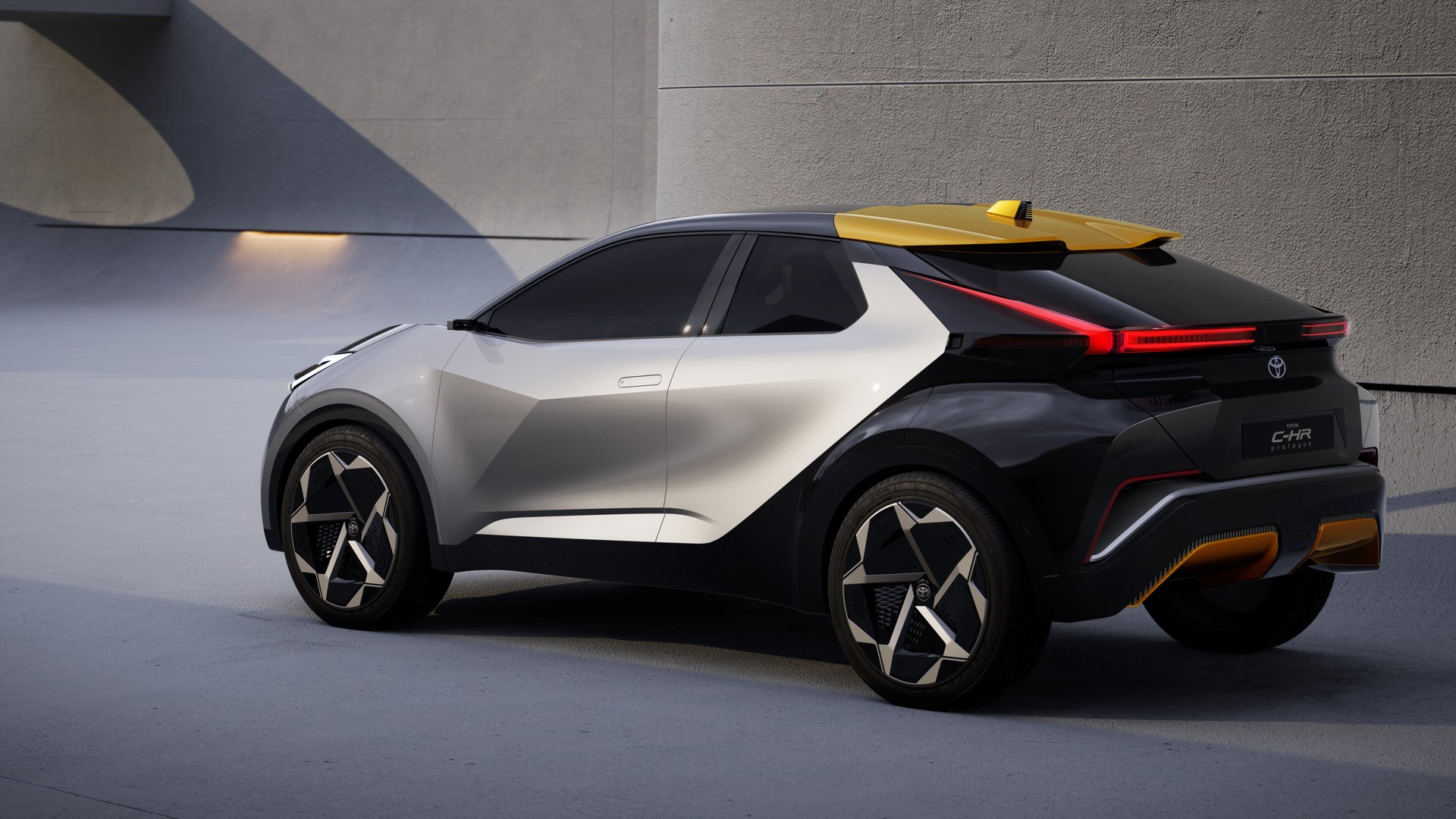 Toyota CHR, foto spia degli interni della nuova generazione