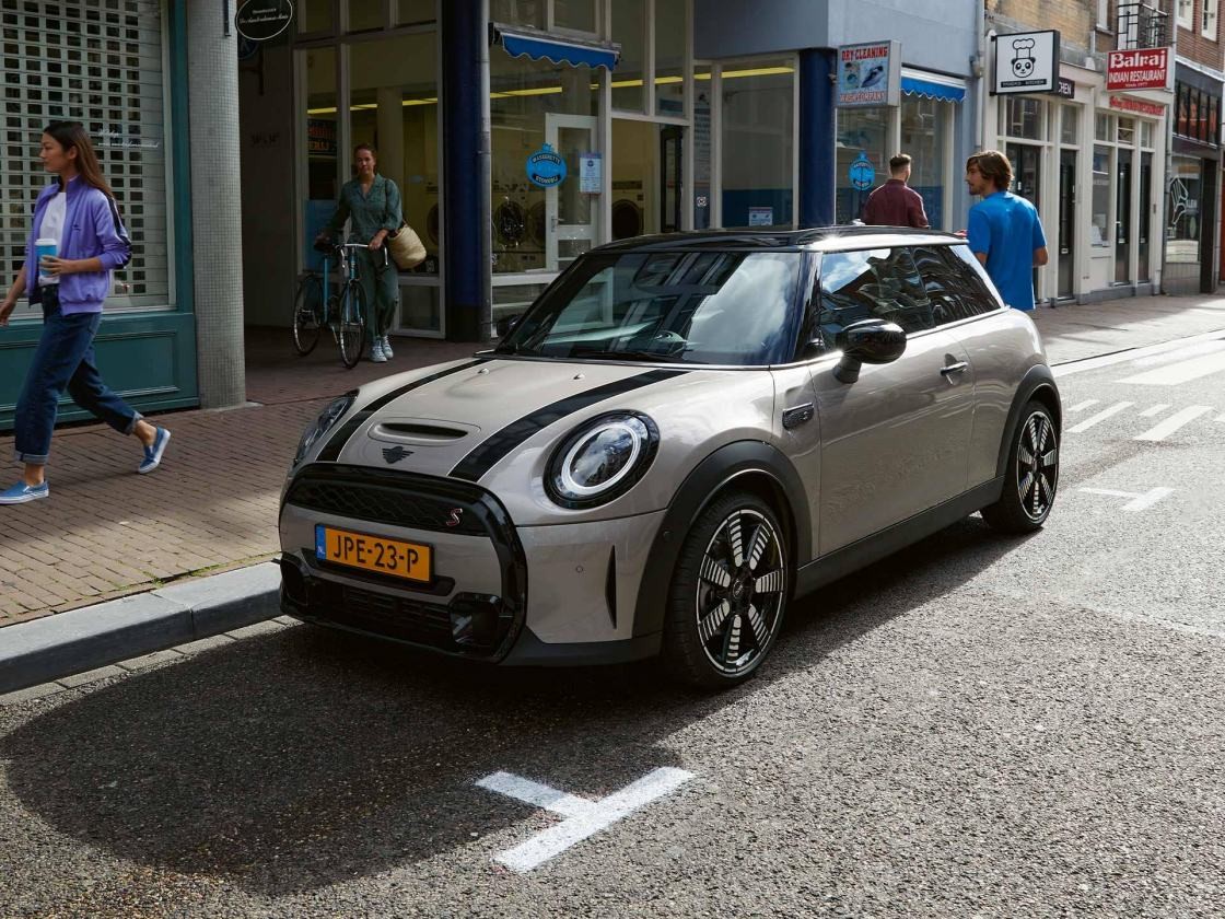 MINI Cooper (2022)  Perché Comprarla e perché no 