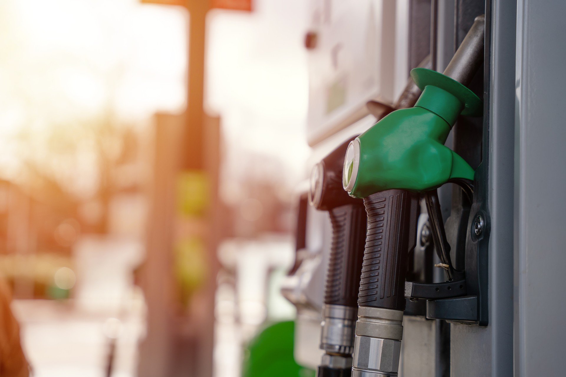 Carburanti, allineamento accise diesel e benzina: decreto entro l'estate