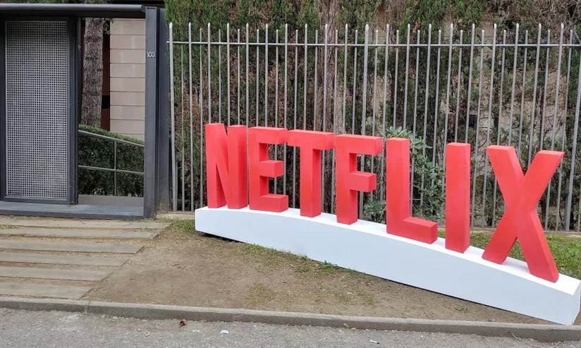 Netflix, arriva il nuovo abbonamento: costerà di meno, ma avrà la pubblicità