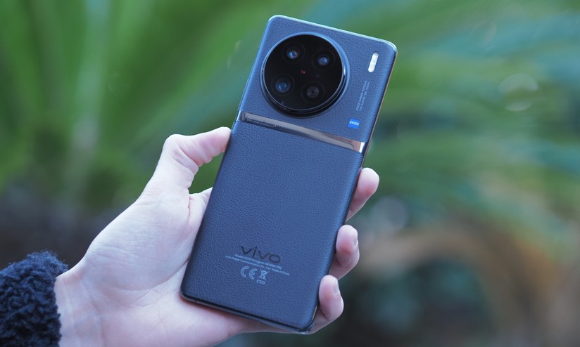 VIVO X90 Pro: in offerta con 280 euro di sconto e auricolari in