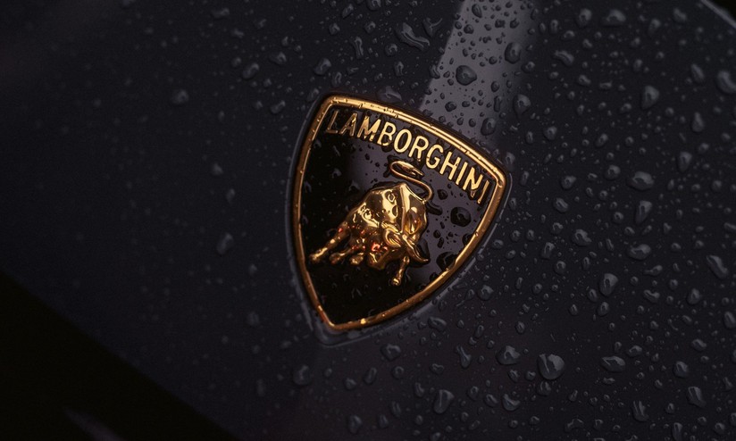 Lamborghini, ultimo video spia dell'erede dell'Aventador prima del debutto  