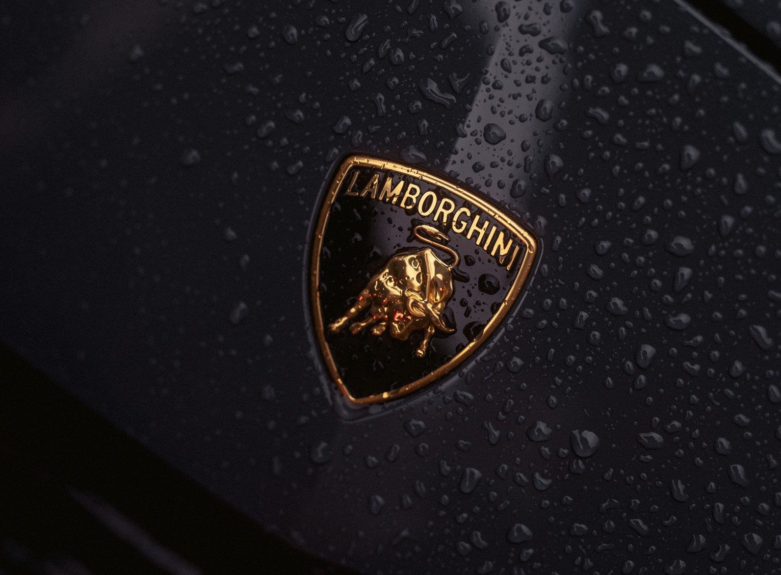 Lamborghini, ultimo video spia dell'erede dell'Aventador prima del debutto  