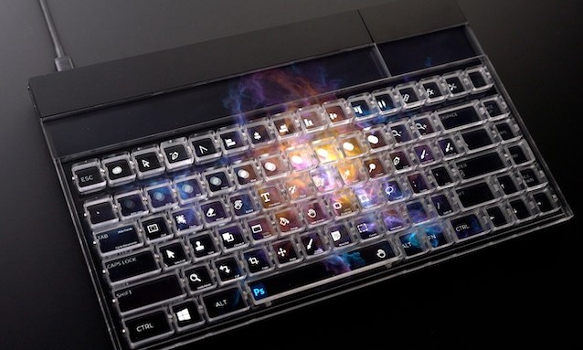 Flux Keyboard è la tastiera con display integrato e tasti sospesi