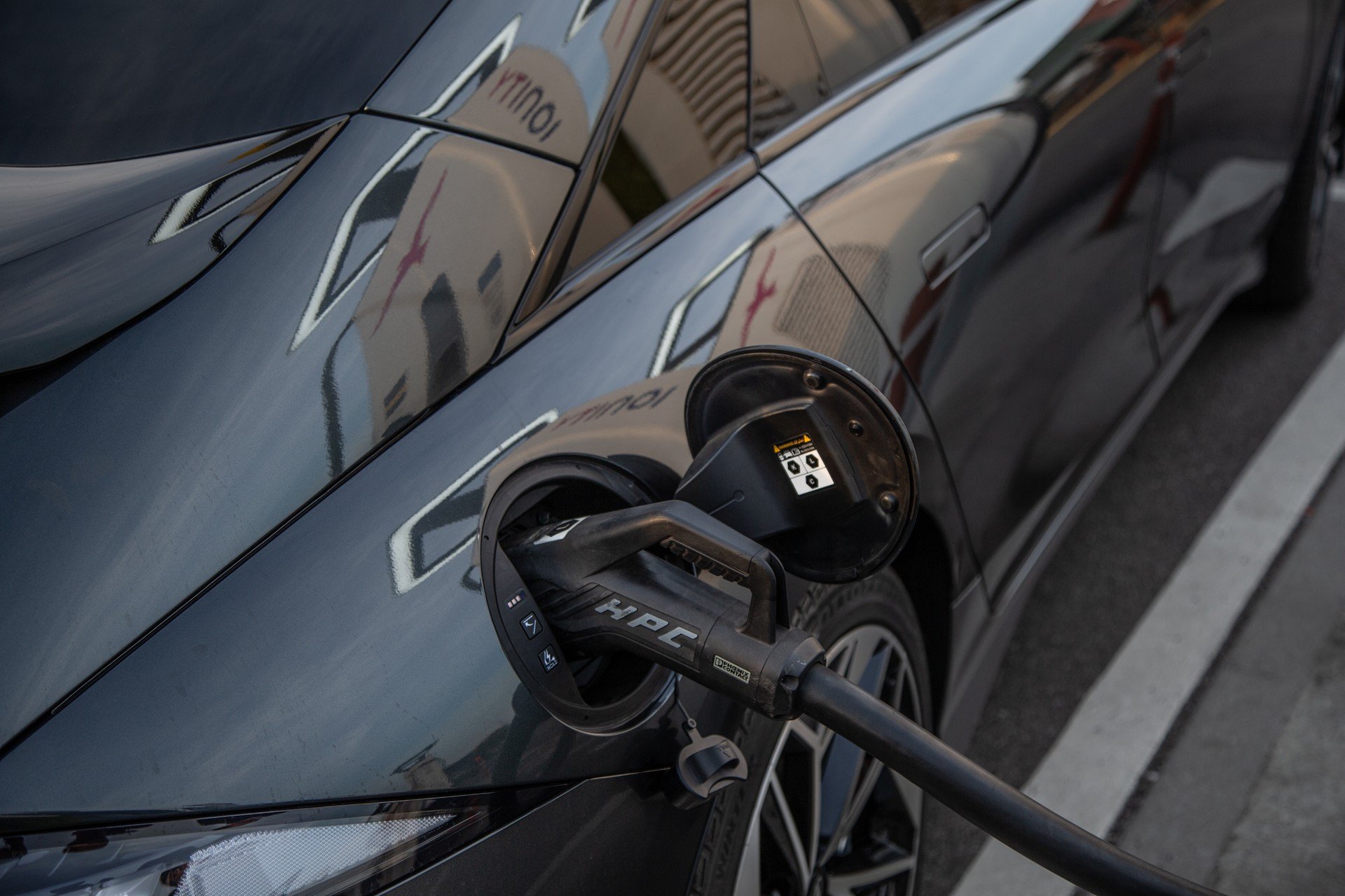 L'architettura a 800 Volt di Hyundai: il segreto della ricarica rapida coreana