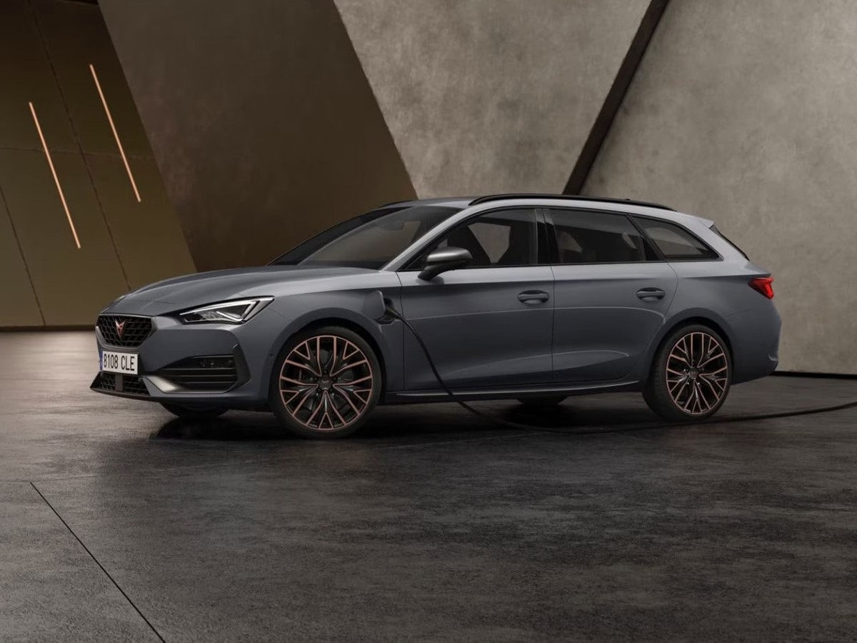 Cupra Leon, si avvicina il momento del restyling. Nuove foto spia