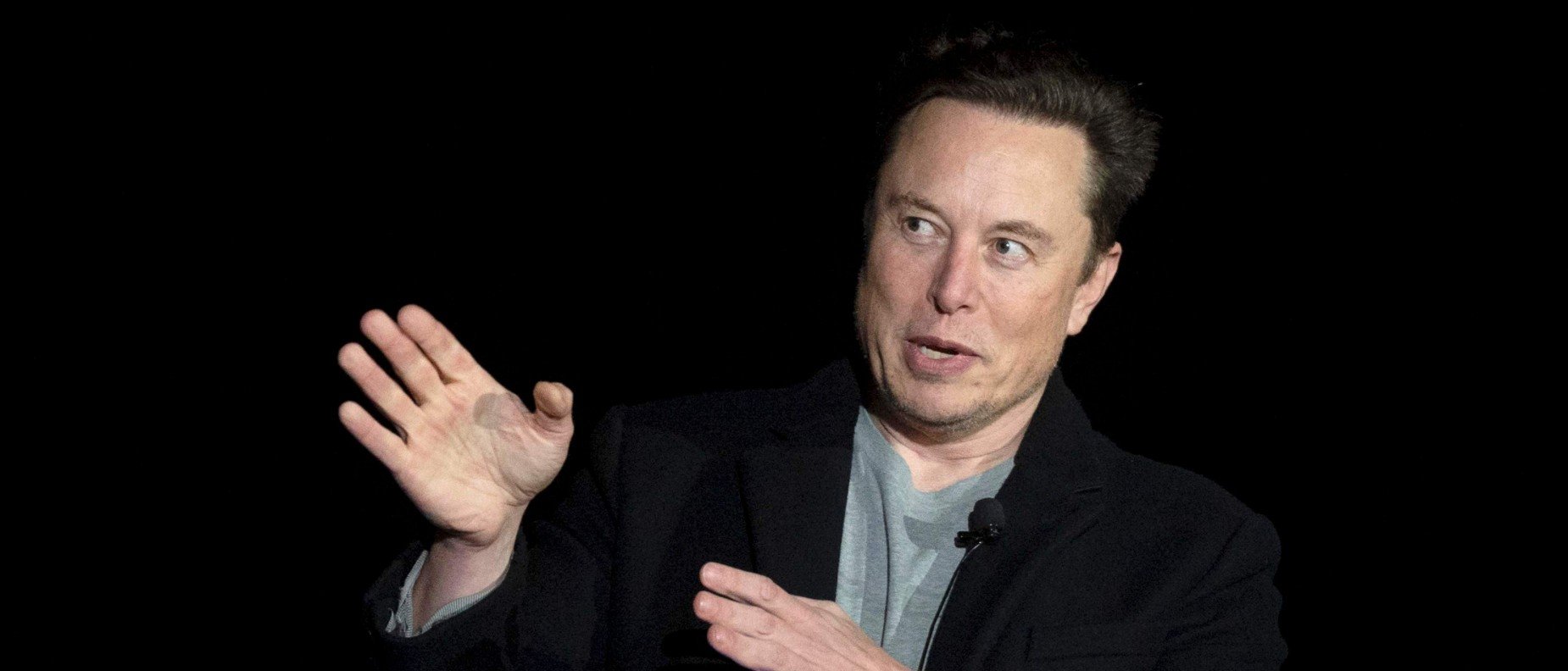 Twitter, Elon Musk dice che gli introiti pubblicitari sono dimezzati