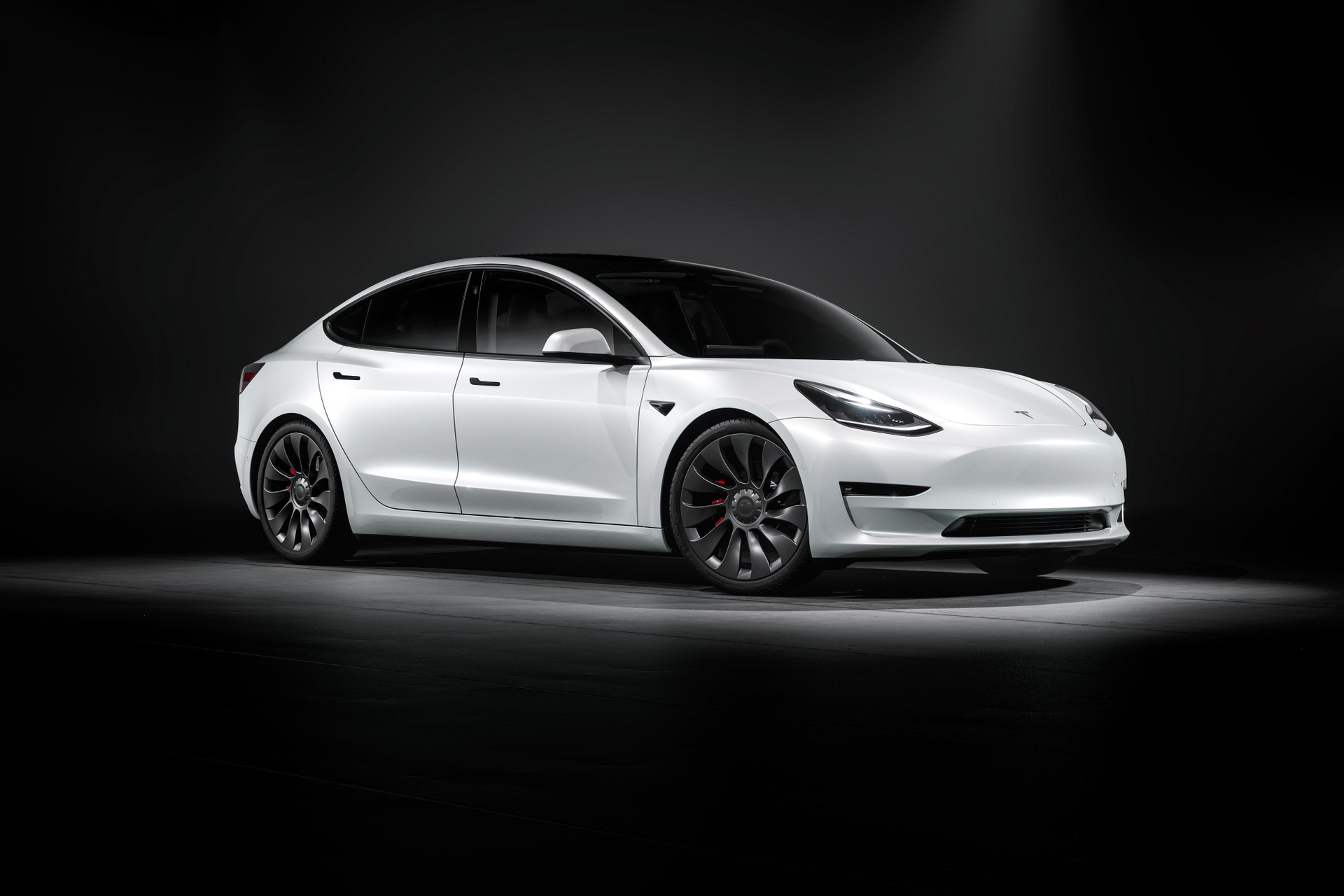 Tesla Model 3, novas fotos de espionagem mostram redesenho a caminho