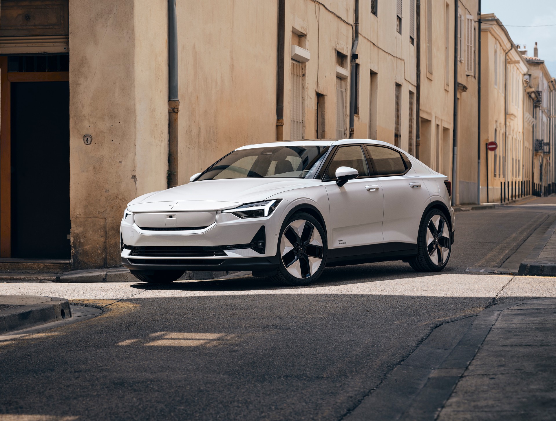 Polestar 2, con il Model Year 2024 autonomia fino a 654 km