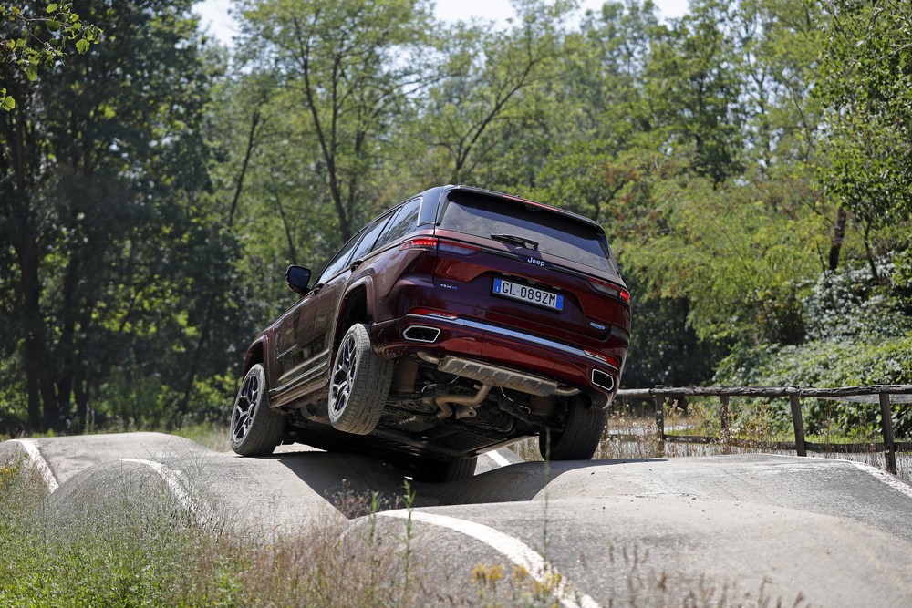 Jeep Grand Cherokee, dimensioni e bagagliaio del SUV americano